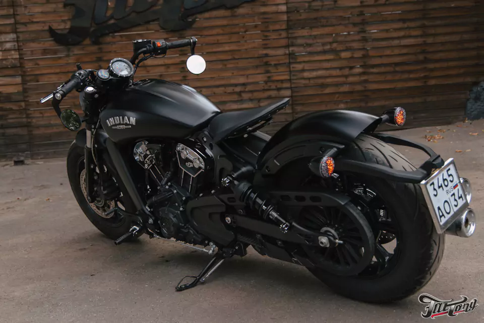 Окрасили детали мотоцикла Indian Scout в черный матовый цвет